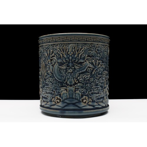 313 - A Chinese Porcelain Large Blue Brush Pot Depicting a Dragon.

H: Approximately 19.3cm
D: Approximate... 