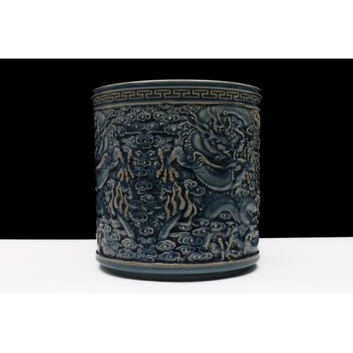 313 - A Chinese Porcelain Large Blue Brush Pot Depicting a Dragon.

H: Approximately 19.3cm
D: Approximate... 