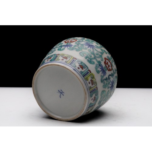 326 - A Rare Chinese Porcelain Jar with Lid Decorated with Floral Patterns.

H: Approximately 11cm