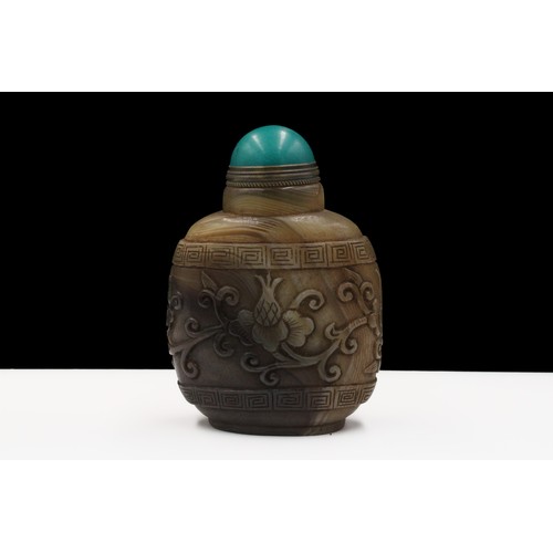 376 - A Rare Chinese Agate Snuff Bottle with Intricate Floral Patterns.

H: Approximately 8cm