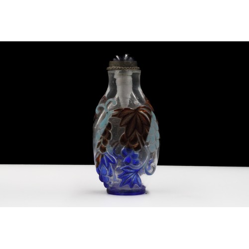 332 - A Chinese Glass Snuff Bottle Depicting Beautiful Floral Patterns.

H: Approximately 7cm