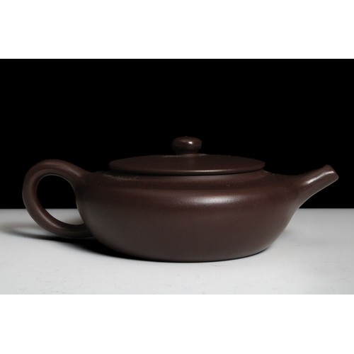 346 - A Chinese Yixing Zisha Flat Teapot with Character Marks to the Base.

H: Approximately 5cm