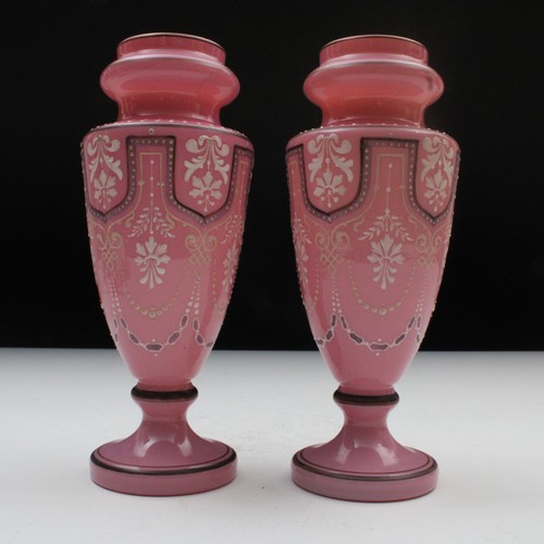 464 - A Pair of Victorian Pink Opaline Hand Painted Glass Vases from the 19th Century. 

H: Approximately ... 