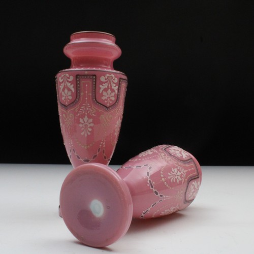 464 - A Pair of Victorian Pink Opaline Hand Painted Glass Vases from the 19th Century. 

H: Approximately ... 