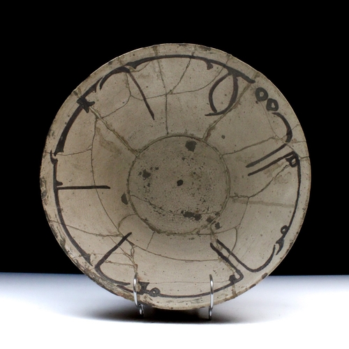 74 - An Islamic Nishapur Ceramic Bowl from the 10th Century with Kufic Calligraphy.

D: Approximately 30c... 