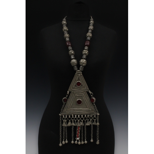 79 - A Large Tribal Yemeni White Metal Necklace with Agate Gemstones and Bakelite Beads.

H: Approximatel... 