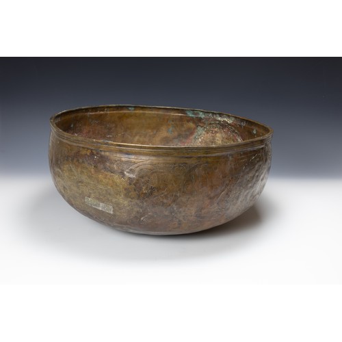 280 - A Large Islamic Mamluk Brass Bowl from the 15th Century with Islamic Calligraphy Engraving.

D: Appr... 