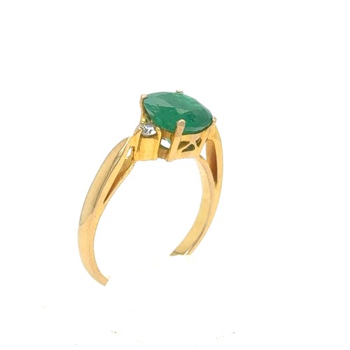 441 - An Emerald and Diamond Ring in Yellow 18K Gold.

Emerald Weight: Approximately 1.8ct
2.4g