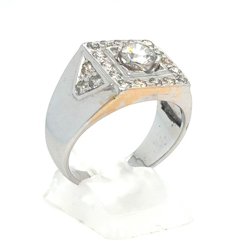 442 - A Yellow 18K Gold Ring with Milky Diamond and Rubin.

Diamond Weight: 1.75ct
9.7g