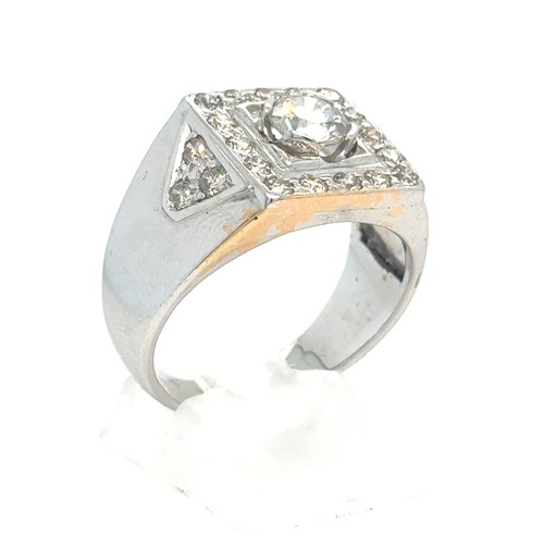 442 - A Yellow 18K Gold Ring with Milky Diamond and Rubin.

Diamond Weight: 1.75ct
9.7g