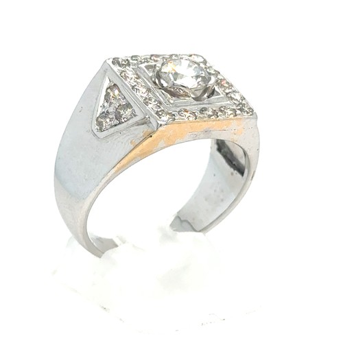 442 - A Yellow 18K Gold Ring with Milky Diamond and Rubin.

Diamond Weight: 1.75ct
9.7g