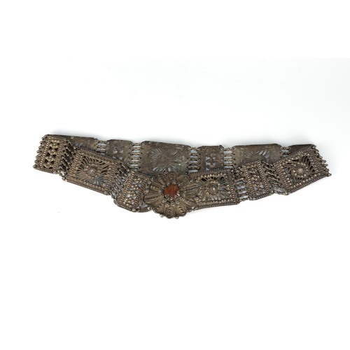 446 - A Tribal Yemeni Silver Belt with an Agate Stone on the Buckle.

L: Approximately 75.5cm

236g