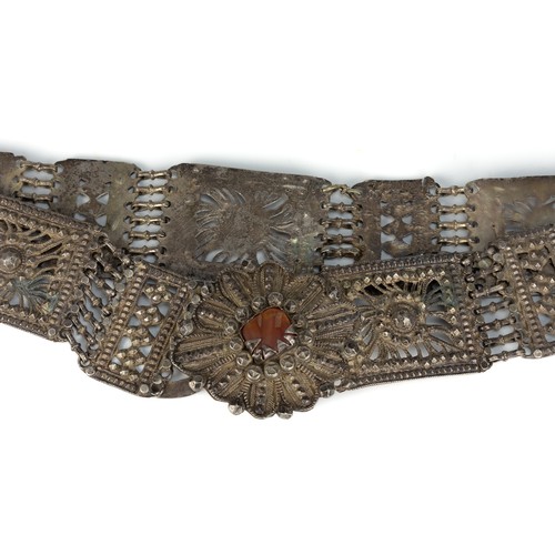 446 - A Tribal Yemeni Silver Belt with an Agate Stone on the Buckle.

L: Approximately 75.5cm

236g