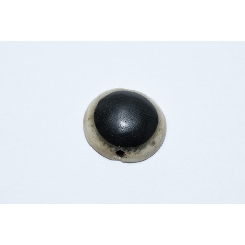 210 - An Ancient Roman Soloman Black and White Agate Circular Stone Depicting an Eye.

L: Approximately 2c... 