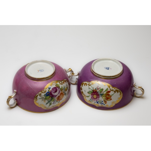 65 - A Pair of Victorian Aubergine Porcelain Bowls with Covers from the 19th Century.