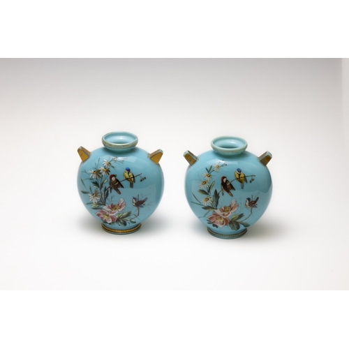 77 - A Pair of Antique Bohemian Opaline Baby Blue Glass Flower Pots from the 19th Century.

H: Approximat... 