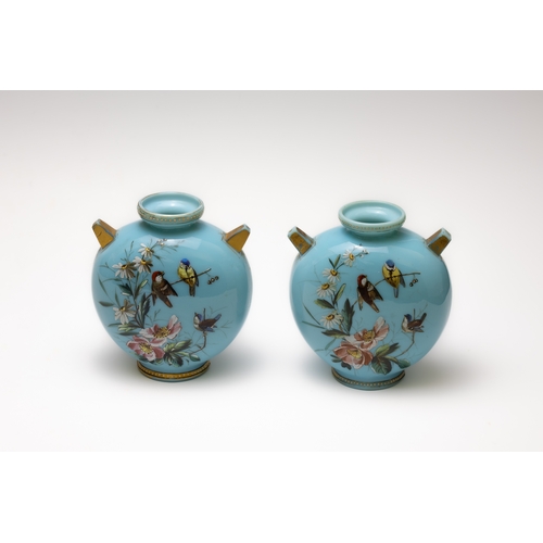 77 - A Pair of Antique Bohemian Opaline Baby Blue Glass Flower Pots from the 19th Century.

H: Approximat... 