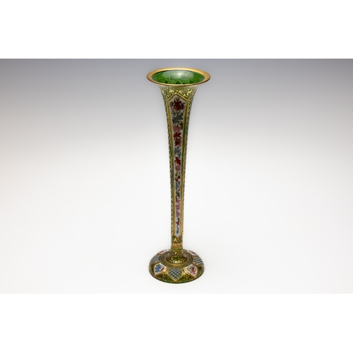 88 - An Antique Bohemian Green Overlay Glass Vase from the 19th Century.

H: Approximately 31cm