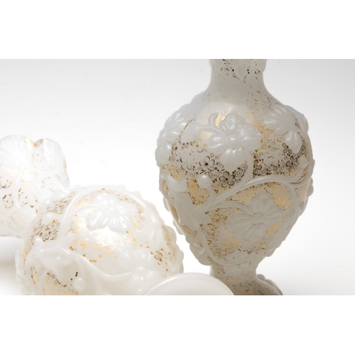 91 - A Pair of Baccarat Opaline Vases from the 19th Century.

H: Approximately 32cm