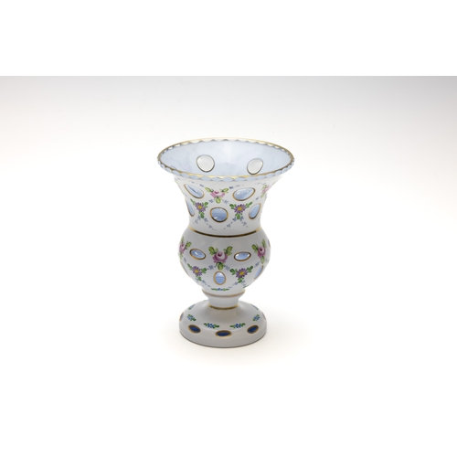 95 - A Vintage Bohemian White Vase Depicting Floral Patterns from the 19th Century.

H:Approximately 20cm