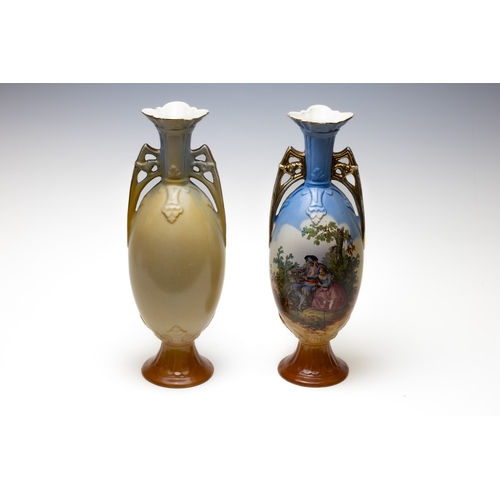 99 - A Pair of Victorian Porcelain Vases from the 19th Century.

H: Approximately 36cm