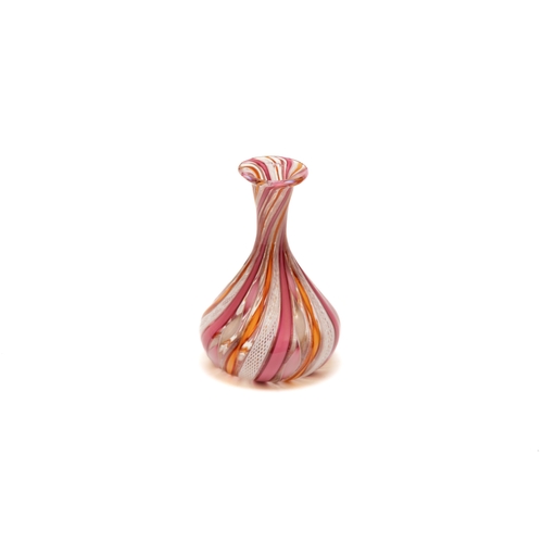 103 - A Vintage Venetian Pink Murano Glass Vase.

H: Approximately 10.5cm