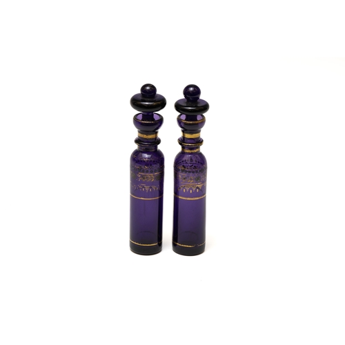 107 - A Pair of French Purple Glass Perfume Bottle from the 19th Century.

H: Approximately 18cm