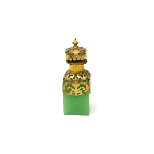 110 - An Antique French Green Glass Bottle Stopper from the 19th Century.

H: Approximately 11.5cm