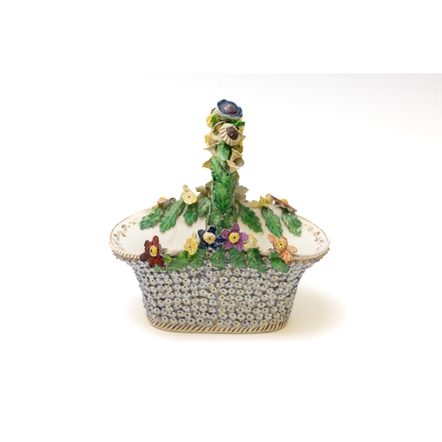 111 - A Vintage English Porcelain Basket from the 19th Century.

Approximately 23x22cm