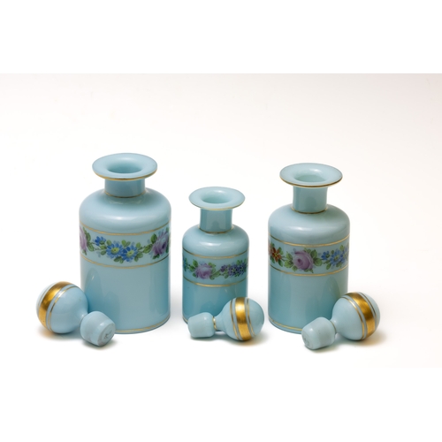 112 - A Lot of 3 Antique Bohemian Opaline Perfume Bottles from the 19th Century.

H: Approximately 15-18.5... 