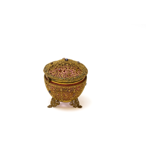 118 - An Antique Bohemian Glass & Filigree Gilted Metal Jewellery Box from the 19th Century.

H: Approxima... 