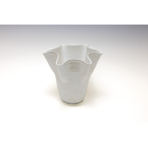 122 - A Vintage Murano White Glass Vase from the 20th Century.

H: Approximately 23.5cm