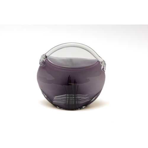 126 - A Vintage Large Murano Purple Glass Basket from the 20th Century.

H: Approximately 19.5cm