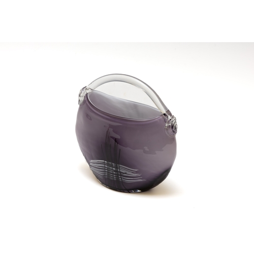 126 - A Vintage Large Murano Purple Glass Basket from the 20th Century.

H: Approximately 19.5cm