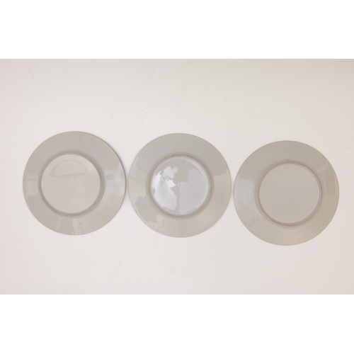 144 - A Lot of 3 Austrian Porcelain Plates from the 20th Century.

D: Approximately 20cm