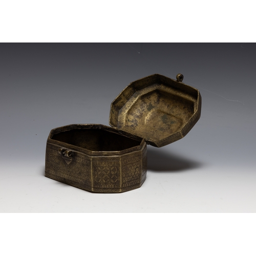 408 - An Indian Brass Jewellery Box with Lid and Beautiful Carving.

H: Approximately 8cm
L: Approximately... 