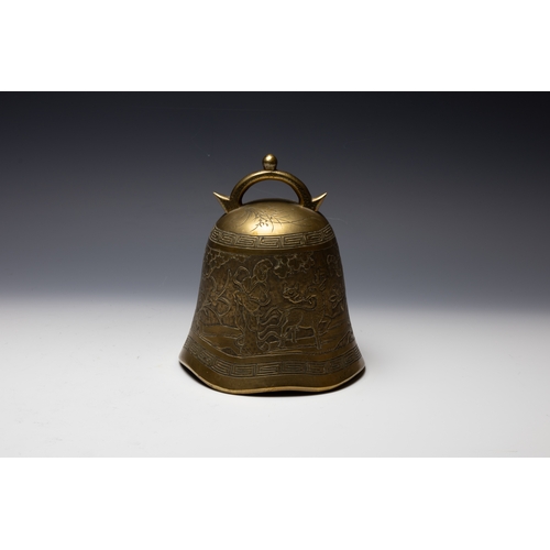 378 - A Chinese Bronze Bell Depicting a Deer in a Landscape from the 19th Century.

H: Approximately 18cm