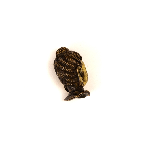 402 - A Chinese Tibetan Bronze Gilt Buddha Head.

H: Approximately 4.7cm