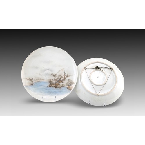 69 - A Pair of Japanese Chargers Pierced for Hanging on the Back from Circa 1920s

Diameter: Approximatel... 