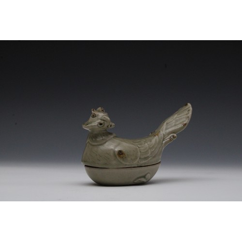 76 - A Pair of Chinese Celadon Mandarin Duck Covered Dish.

H: Approximately 10.5cm
W: Approximately 16cm