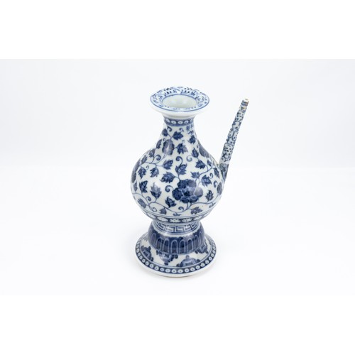 88 - A Chinese Porcelain Blue & White Ewer Decorated with Floral Patterns.

H: Approximately 23cm