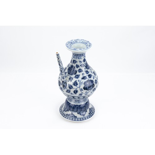 88 - A Chinese Porcelain Blue & White Ewer Decorated with Floral Patterns.

H: Approximately 23cm