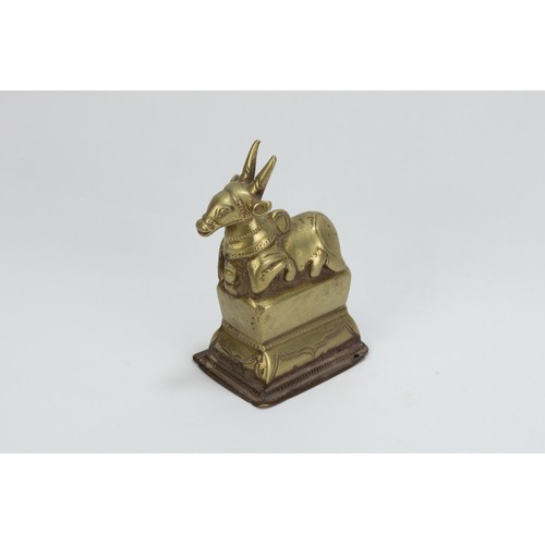 117 - An Indian Bronze Figure of Nandi Sacred Cow from the 19th Century.

H: Approximately 11cm