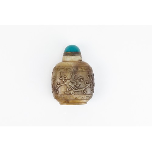 90 - A Chinese Agate Snuff Bottle with Intricate Carvings of Floral Patterns.

H: Approximately 8cm