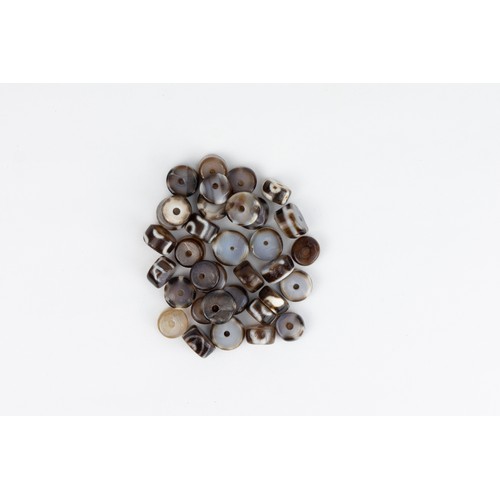 258 - A Lot of 32 Tibetan Dzi Beads.

D: Approximately 1.5cm