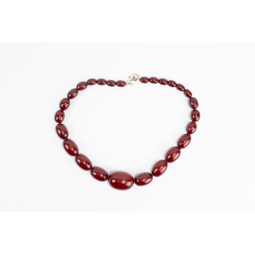 39 - A Graduated Cherry Amber Beads Necklace.

78g