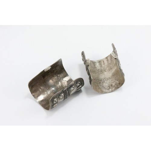 49 - A Pair of Afghan Turkman Tribe Silver Bracelets From the Early 20th Century.

164g