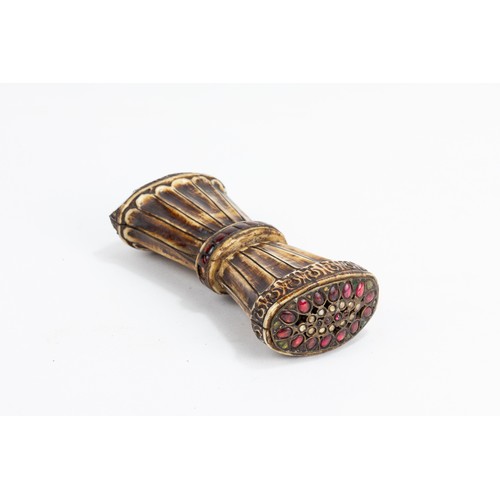 127 - An Indian Mughal Style Dagger Handle with Red Garnet Decoration. 

L: Approximately 11.4cm