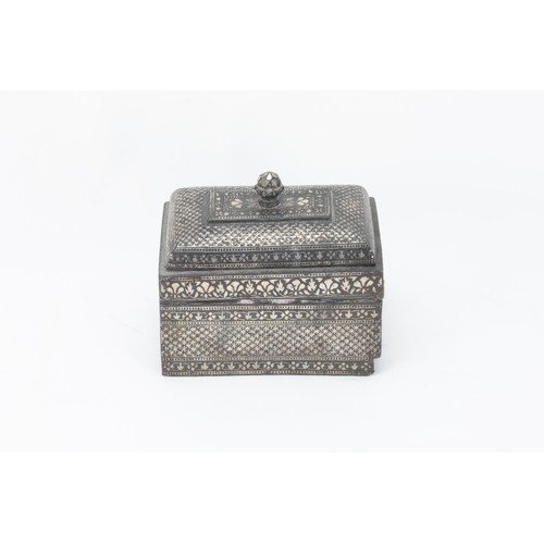 195 - An Islamic Indian Bidriwear Inkwell from the 18-19th Century.

H: Approximately 10cm
L: Approximatel... 