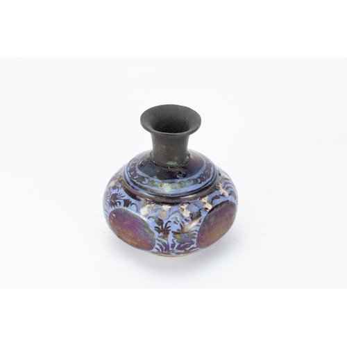 198 - An Islamic Safavid Painted Bottle from the 17th Century.

H: Approximately 14cm